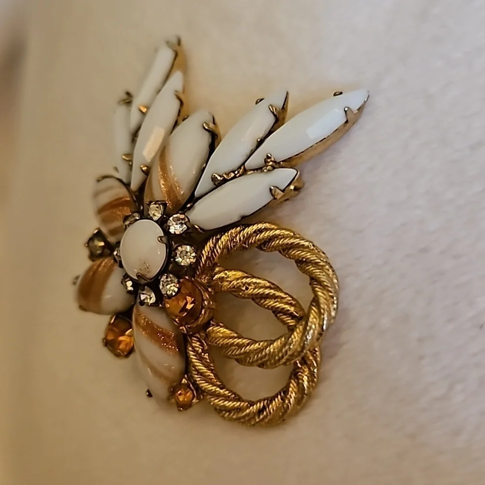 VTG JULIANA Copper Fluss Rhinestone Navette Floral Colonial Brooch Pin